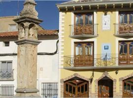 Hostal Las Grullas، بيت ضيافة في Tornos