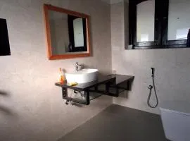 Khamar Bari