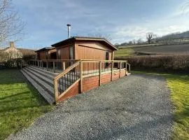 Charming 2 bedroom Cabin In the Shropshire Countryside with Fantastic Views