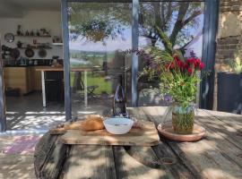 Chambre spacieuse Le clos des vignes, hotel i Chavanay