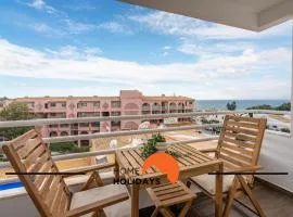 #249 Sapphire Shoreline Lodge by Home Holidays