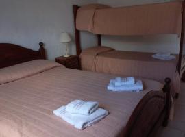 Departamentos Stella, hotel em Río Colorado