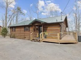 Secluded Cubs Den Retreat in Wears Valley Sleeps 10 Hot Tub Pool Table Dog Friendly