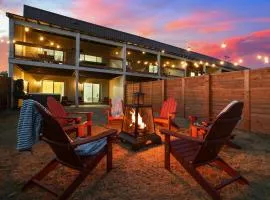 Fireside Haven - Hot Tub & Downtown Walkable