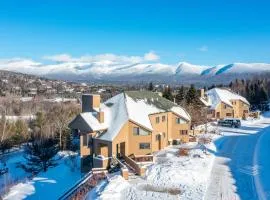 C15 Ski-In Ski-Out Townhouse with Hot Tub & Stunning Mount Washington Views, Pets welcome