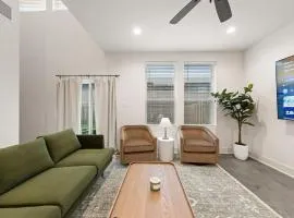 Acadian House KING Bed Garage Arcade 85 TV
