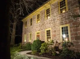 Brownstone Colonial Inn