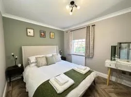 Stylish stay in Central Canterbury with parking