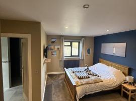 3 Bed Luxury Lodge, cabin in Sherfield English