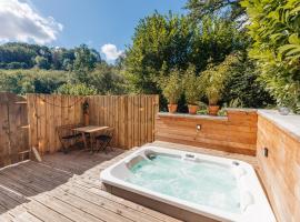 Le Chalet de l'Ours, jacuzzi and private sauna, planinska kuća u gradu 'Insemont'