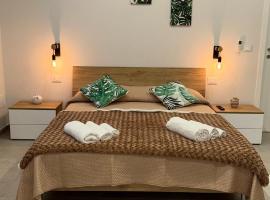 Le Palme - Holiday Home, bed and breakfast en Br&iacute;ndisi