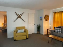 Downtown Yellow Room at Villages on Aurora, vila u gradu 'Ironwood'