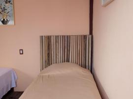 Caba&ntilde;a y camping en Restaurante Blue Rock, leirint&auml;alue kohteessa Dolores Miramar