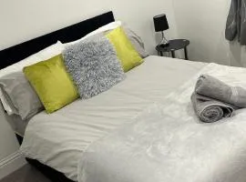Sleek 2 Bed Oasis Croydon, Sleeps 6
