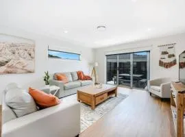 Modern New Villa 8-Walk to shops-10min Airport-CBD