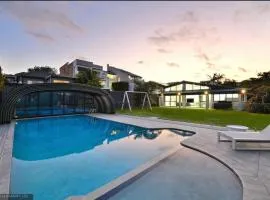 Amazing Ocean Villa close to Natural Rock Pools