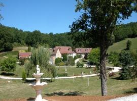 Hameau les Combelles, hôtel à Martel