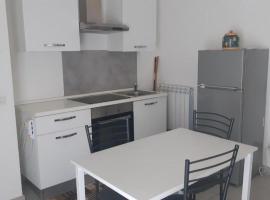 ATOS - Camera con Bagno e Cucina privati, hotel v destinaci Randazzo