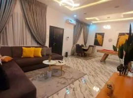 3Bed Profssnal & Family Friendly with Swimming pool, Work Stns, PS5, Gym & near Beaches