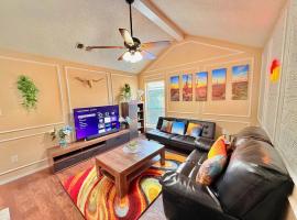 Near AT&T Stadium, UTA, Globe Life, Six Flags, DFW Airport, American Airlines Center with Games and Crib, villa i Arlington