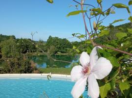 Au combe de canet, hotel v destinaci Anthé
