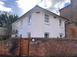 Flora Cottage, in the heart of the city