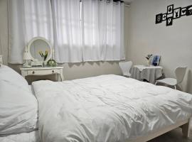Tov Stay Atti, hotel v destinaci Pchjongtchek