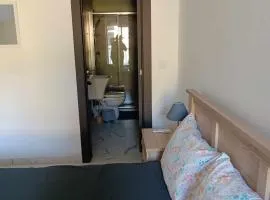 Poppy Court Private Room in Marsascala