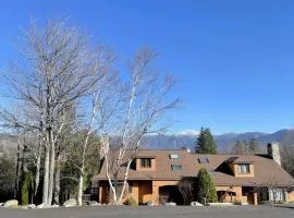FC18 Slopeside in Bretton Woods - Fireplace, Jetted Tub, Mountain Views, Pool-gym passes!