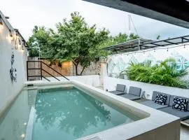 Two-Condos House in Great location with Rooftop and Pool and BBQ