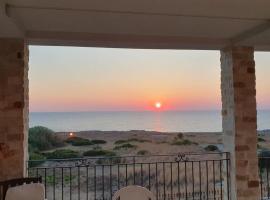 Villa Maestrale vacation home with sea view and Etna, hotel in Brucoli