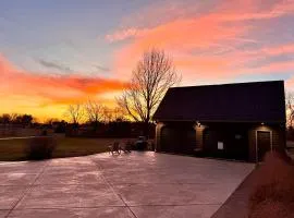 5 Minutes from town, Peaceful 5 acres, Private separate building