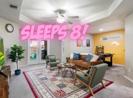 Perfect SA Getaway! Near Lackland Sea World Alamo Riverwalk, hotelli kohteessa San Antonio