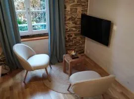 STUDIO HORTENSIA à 2 pas du port - Confortable, classé 2 étoiles