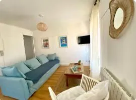 La Mouette Bleue -stationnement gratuit- mer