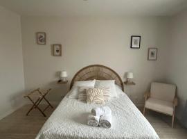 Hôtel La Coursive – hotel w mieście Saint-Pierre-dʼOléron