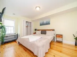 Bright 3BR Quincy Townhouse w Laundry, Bathtub & Near Red Line 41