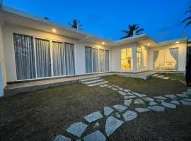 Serene Lull Hikkaduwa, Beach View Villa