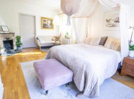 HaHa Familjesol Cozy 2 Bedroom Family Apartment with Private Kitchen Balcony and Free Parking, hotel en Gotemburgo