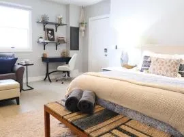 5 Minutes from town, Peaceful 5 acres, Private separate building