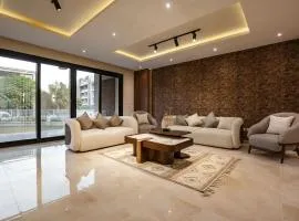 شقة فاخرة THE MIDTOWN OASIS - next to AUC