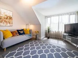 Belfast central stylish spacious apartment free parking
