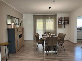 Saravica- moderne Wohnung mit Terrasse und Parkplatz, Hotel in Saarlouis