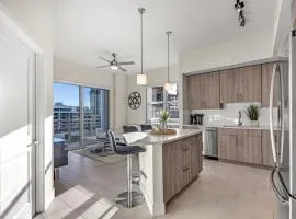 Luxury 2BR with City Views on Biscayne Blvd