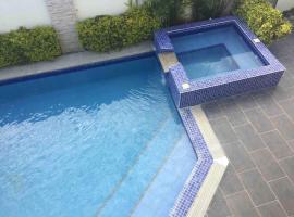 Salinas house with pool - Sector Puerto Lucia, hotel v destinaci Salinas