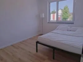 Haus 42 near Düsseldorf Messe & Airport