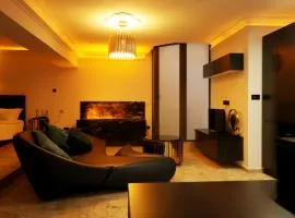 OLGA Luxury Suite I 5 min from airport I central location I traditional village