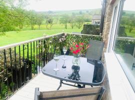Tilly Cottage - overlooking Pendle Hill