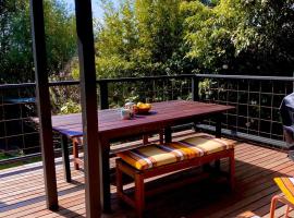 Sunny 2 Bedroom Ventnor Cottage - retro vibe, 400m to Beach, Pets Welcome, ξενοδοχείο που δέχεται κατοικίδια σε Ventnor