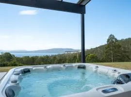Ocean views, spacious & private, hot hub